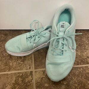 Nike Tennis Shoes Size 9.5